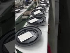 ヨーロッパ の 古典 的 な 庭 灯 が 発送 に 準備 さ れ て い ます!